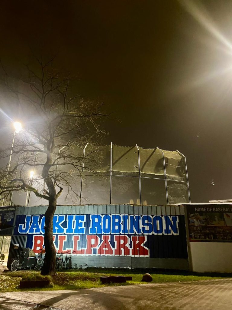 Hamburg Stealers feiern Einweihung des neuen Flutlichts am Jackie Robinson Ballpark 